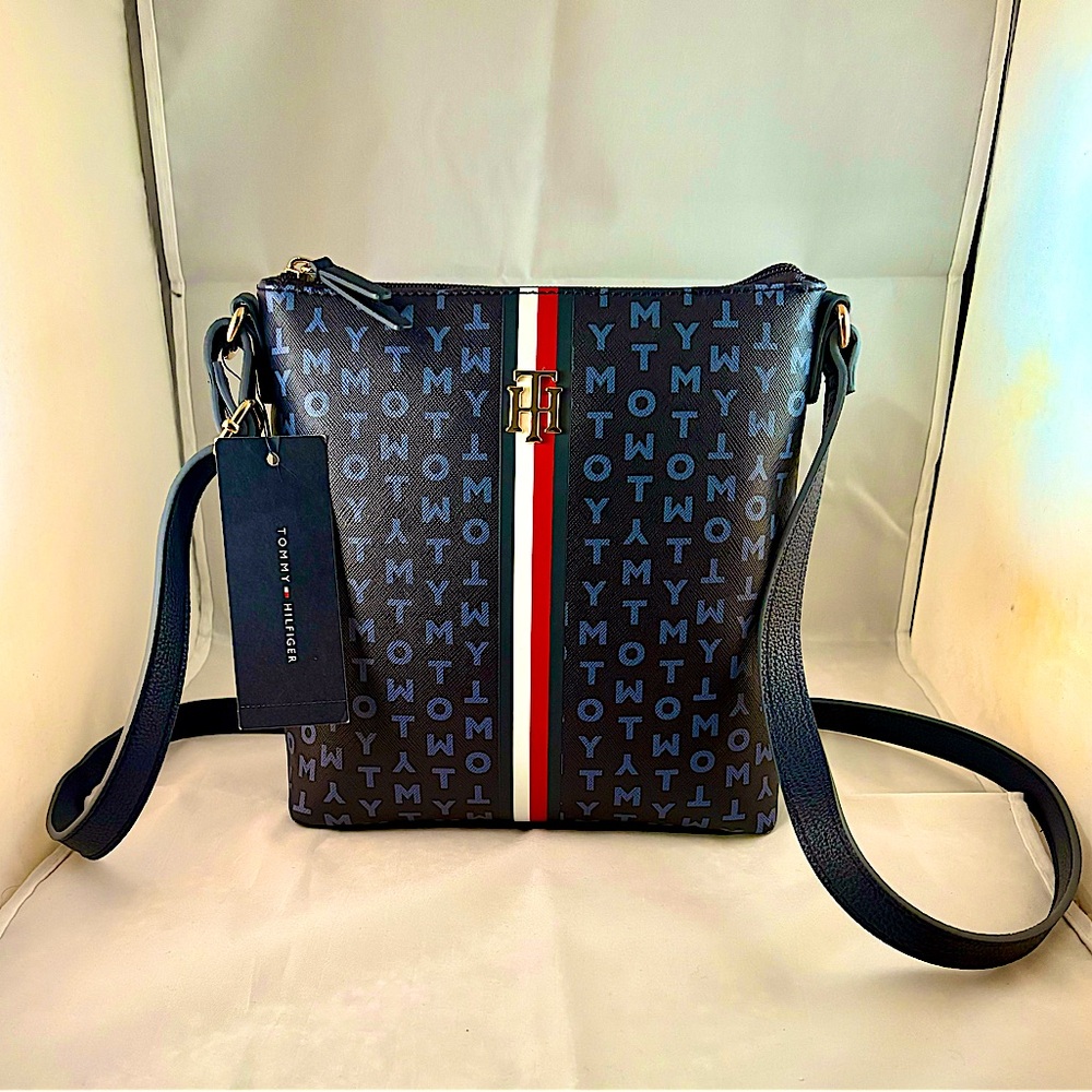 Tommy Hilfiger purse ~ brand new with tags 😍💕